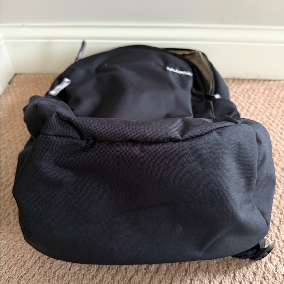 lululemon athletica Triple-Zip Backpack 28L - Picture 5 of 9